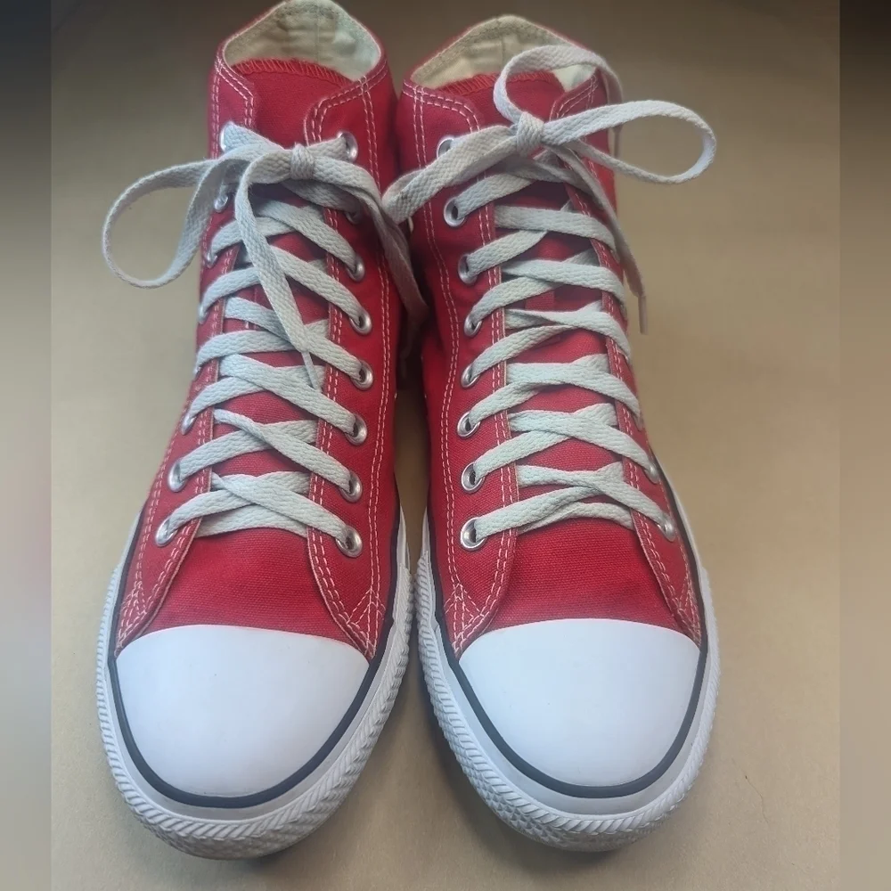 Converse Chuck Taylor All Star Men’s Size 10, women's sz 12. Classic High Top At